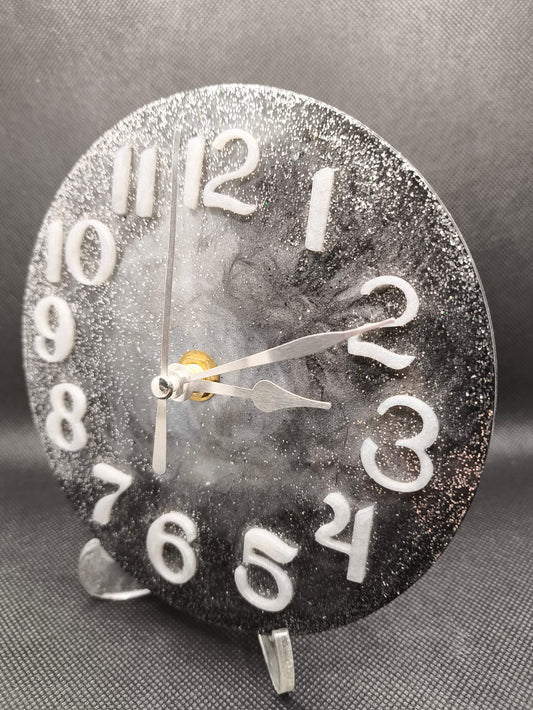 Orologio in Resina Fatto a Mano: Eleganza Unica per la Tua Casa Nero