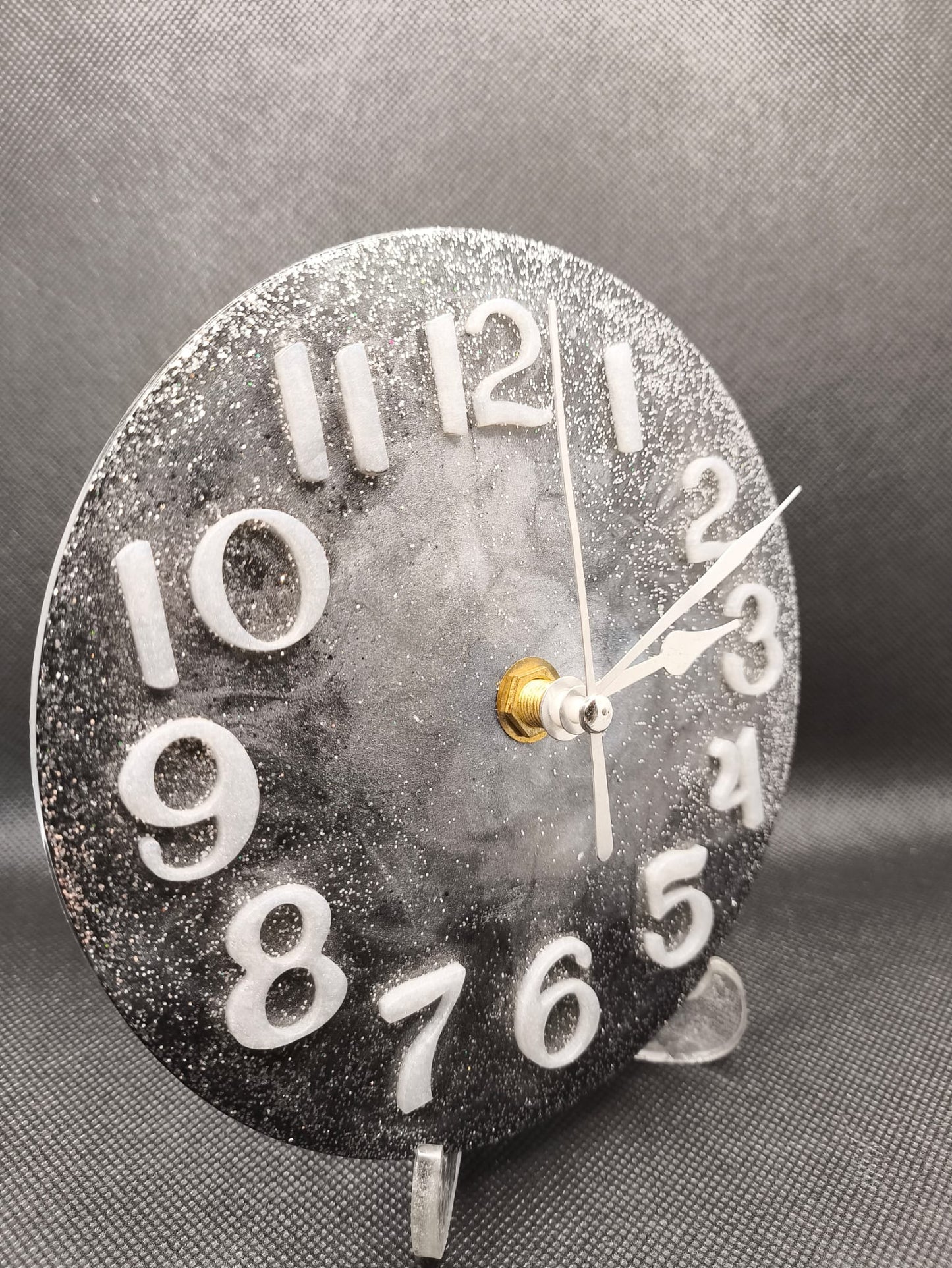 Orologio in Resina Fatto a Mano: Eleganza Unica per la Tua Casa Nero