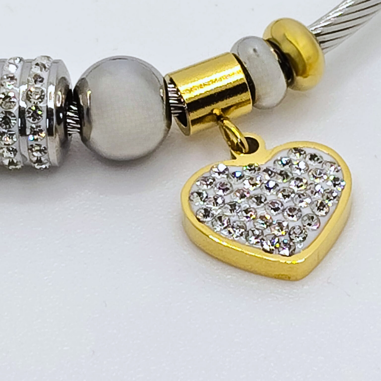 "Charme d’Amore" – Bracciale Personalizzabile con Iniziale e Cuore Brillante