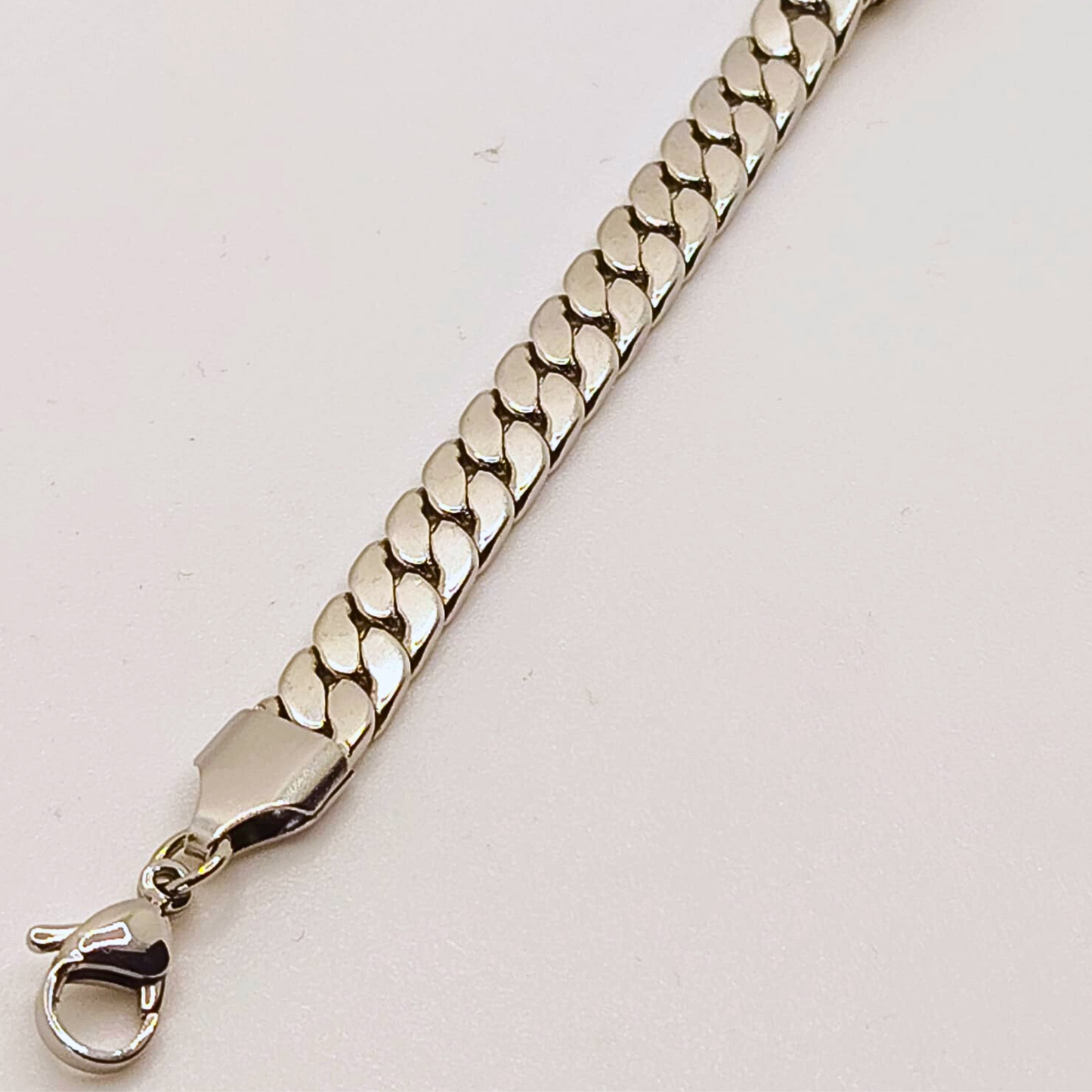 "Legame Infinito" – Bracciale in Acciaio Bicolore Personalizzabile con Incisione