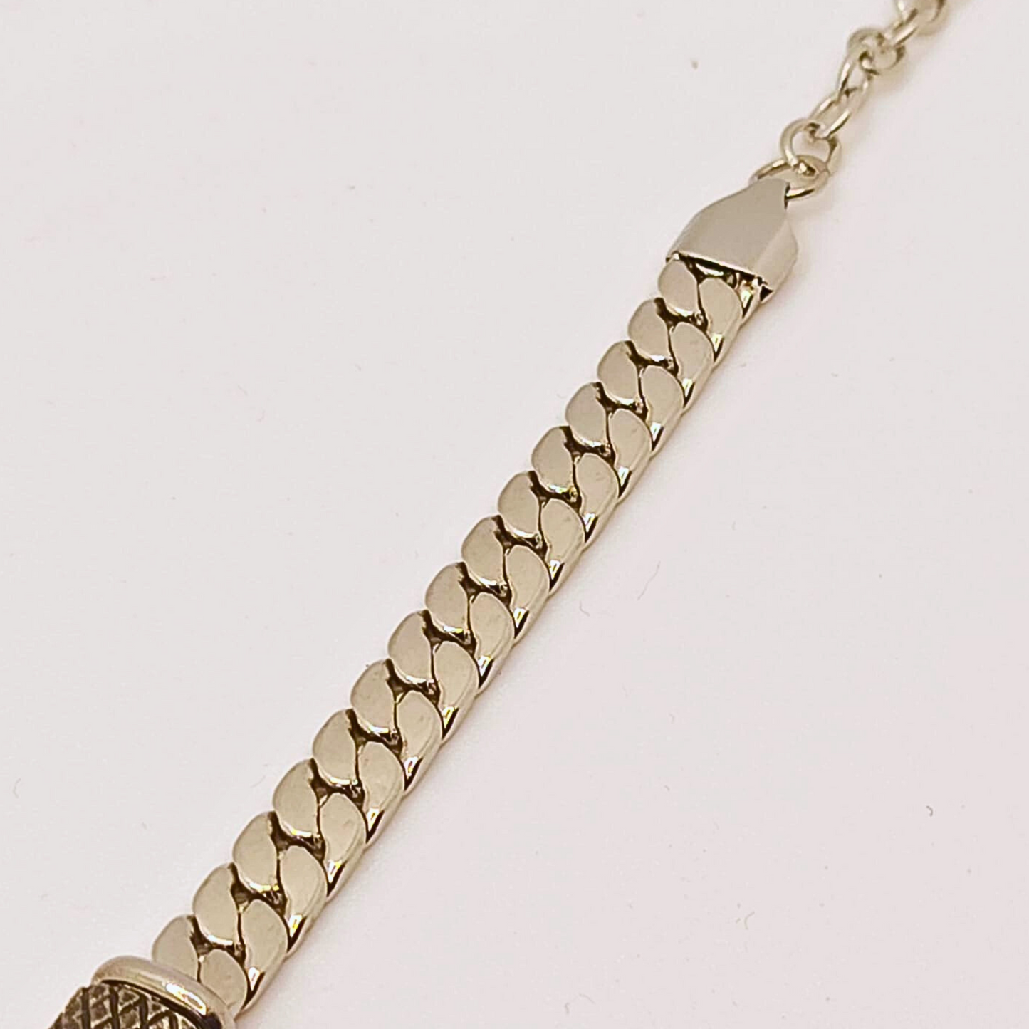 "Legame Infinito" – Bracciale in Acciaio Bicolore Personalizzabile con Incisione