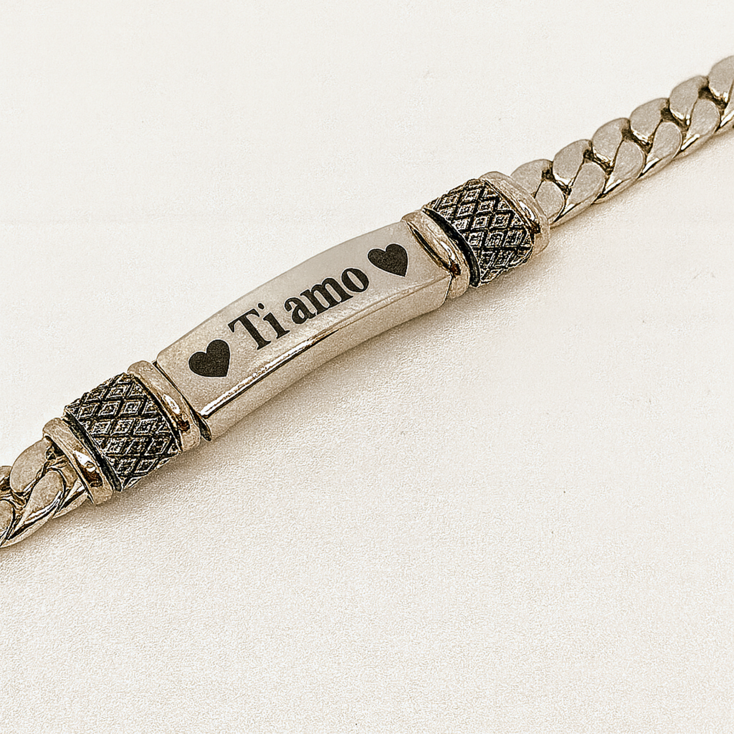 "Legame Infinito" – Bracciale in Acciaio Bicolore Personalizzabile con Incisione