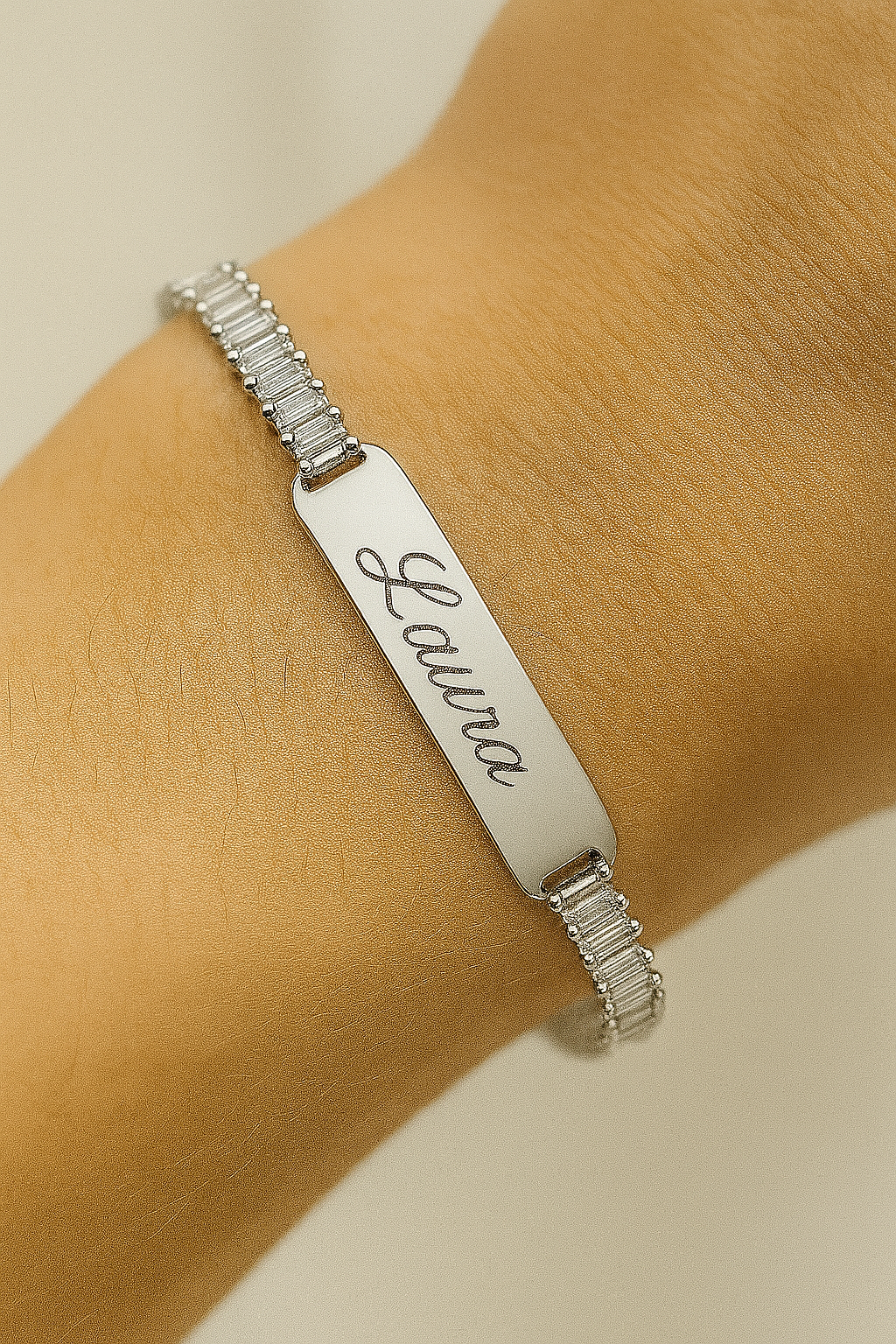 Bracciale Personalizzato "Riflessi d’Amore" – Eleganza in Oro o Argento con Incisione