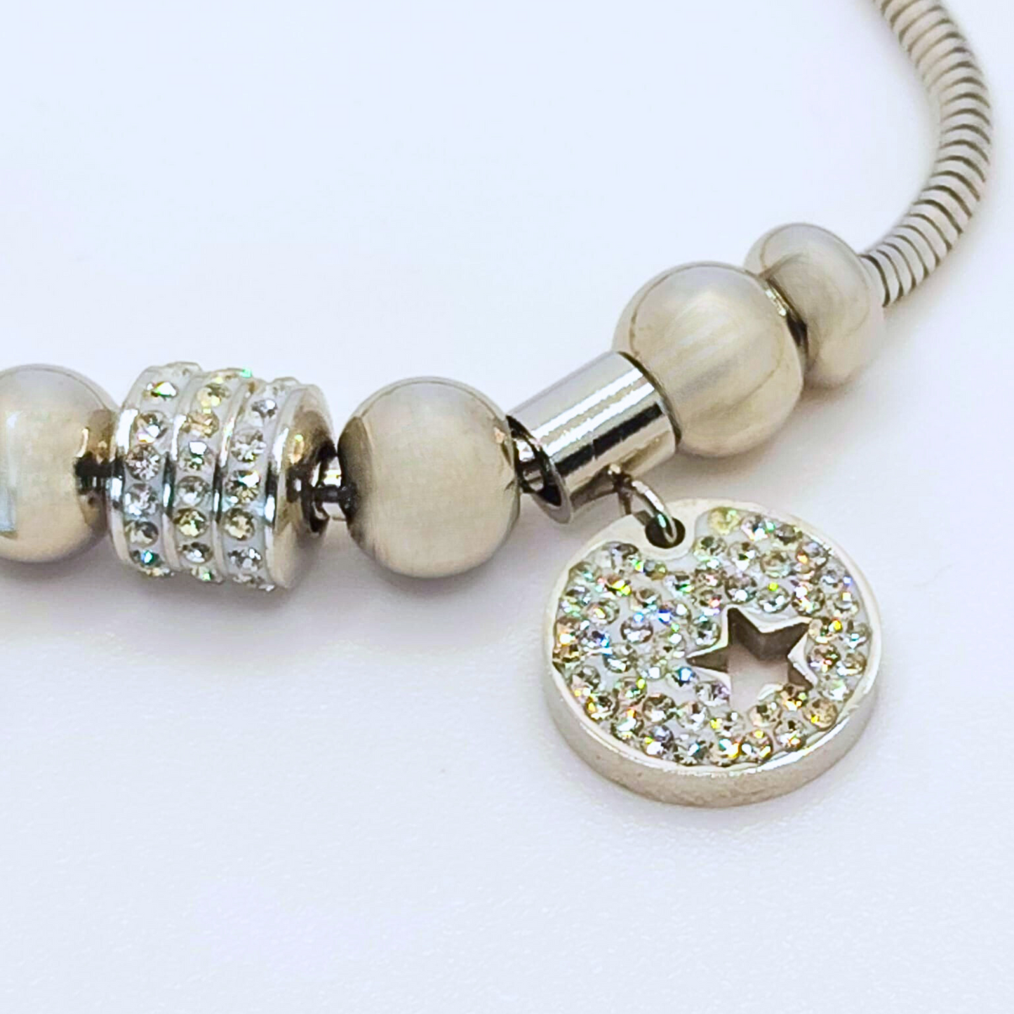 Stella del Cuore" – Bracciale con Charm Personalizzabile e Dettagli Brillanti