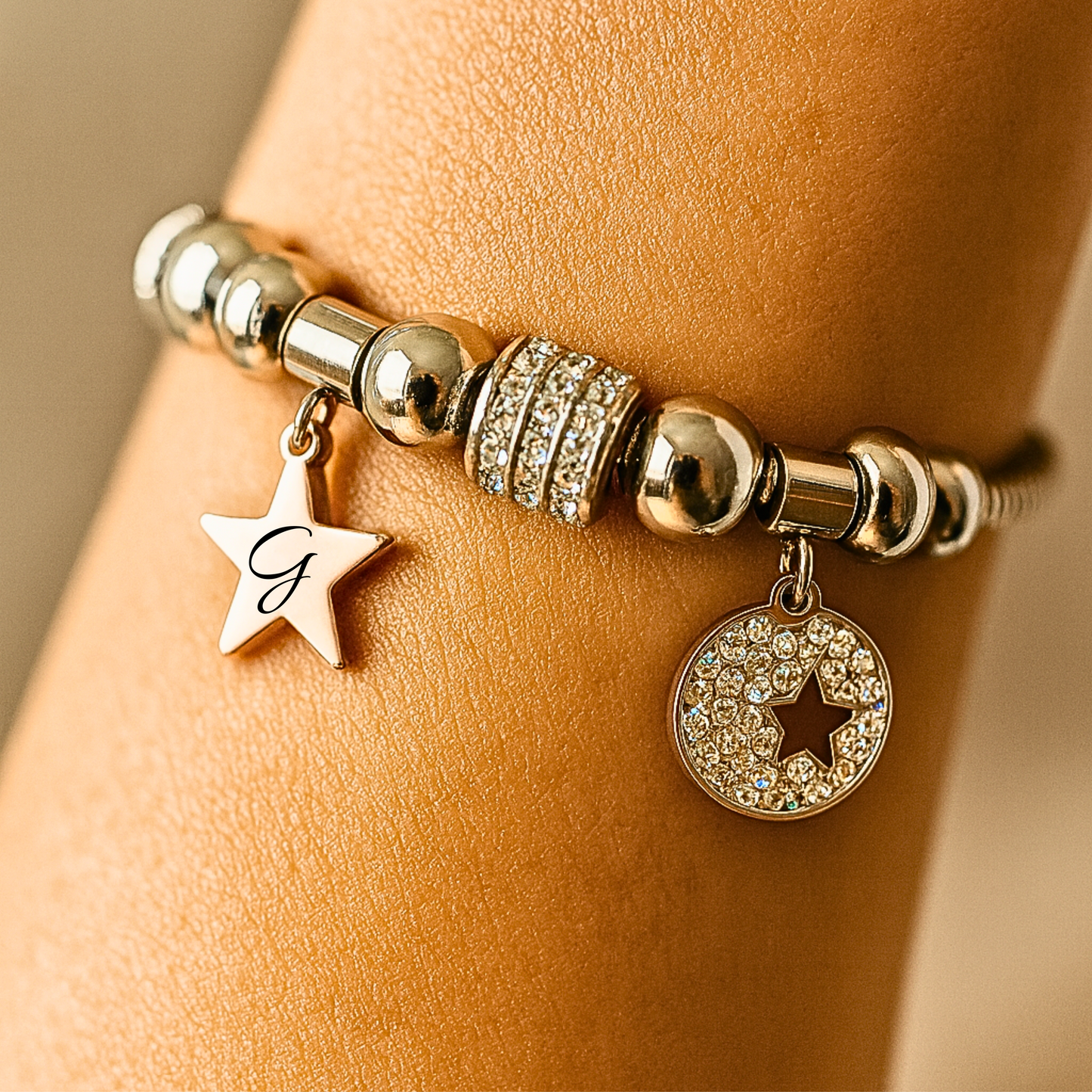 Stella del Cuore" – Bracciale con Charm Personalizzabile e Dettagli Brillanti