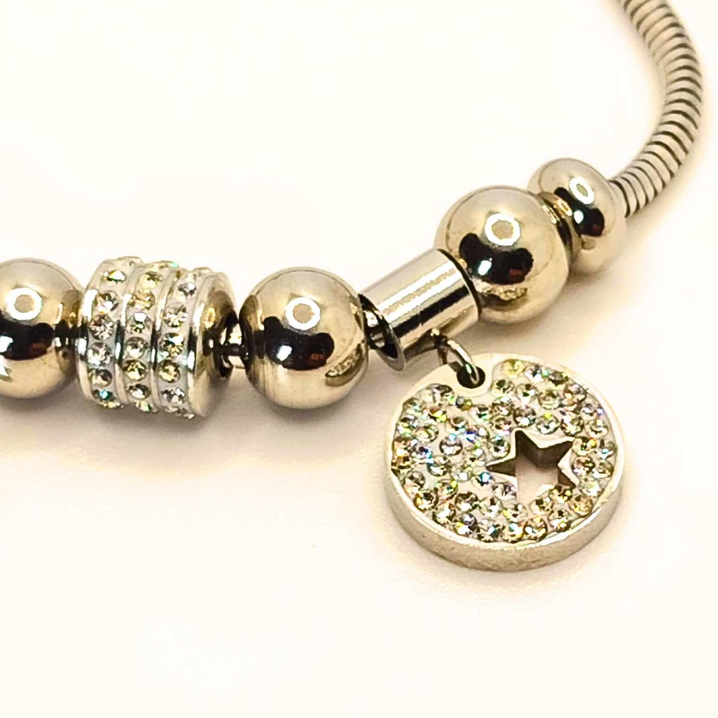 Stella del Cuore" – Bracciale con Charm Personalizzabile e Dettagli Brillanti