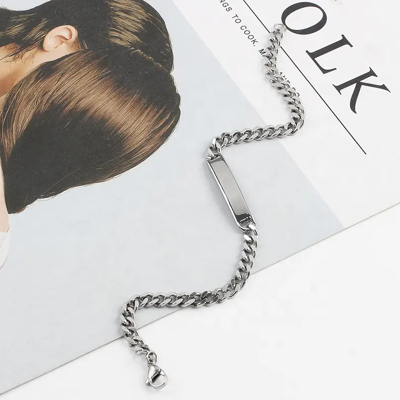 Braccialetto Unisex Personalizzabile – Design Elegante in Acciaio Inossidabile