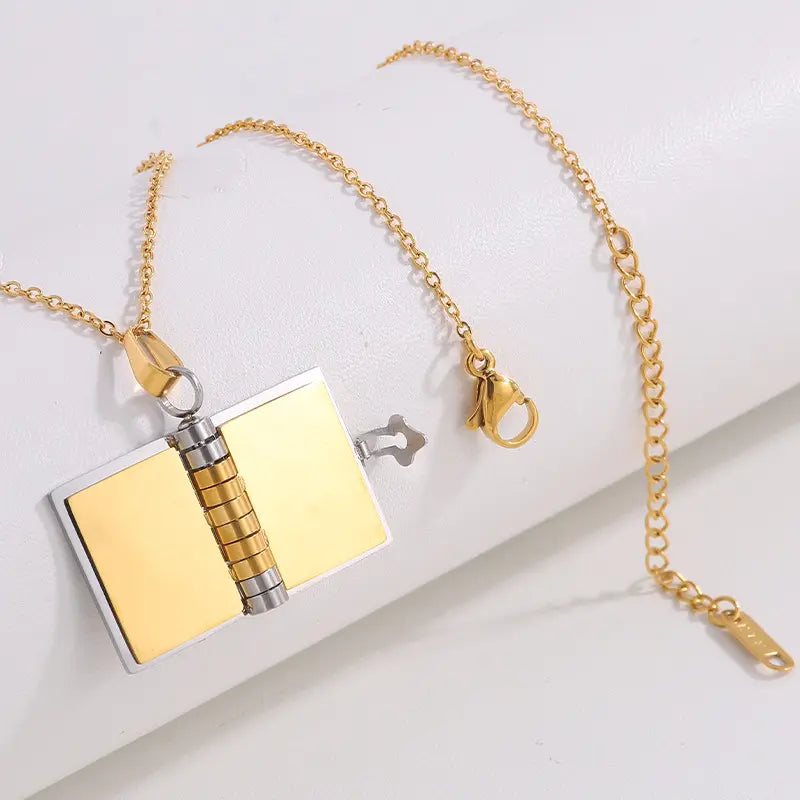 Collana con Ciondolo a Forma di Libro – Pagine Personalizzabili in Oro e Argento