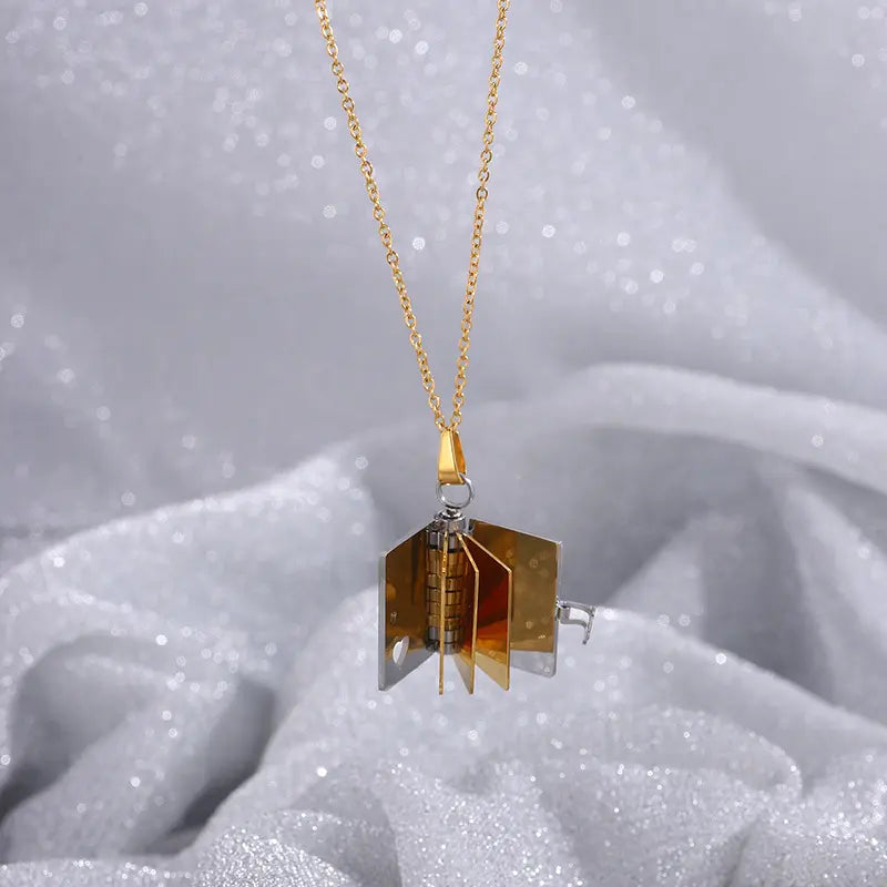 Collana con Ciondolo a Forma di Libro – Pagine Personalizzabili in Oro e Argento