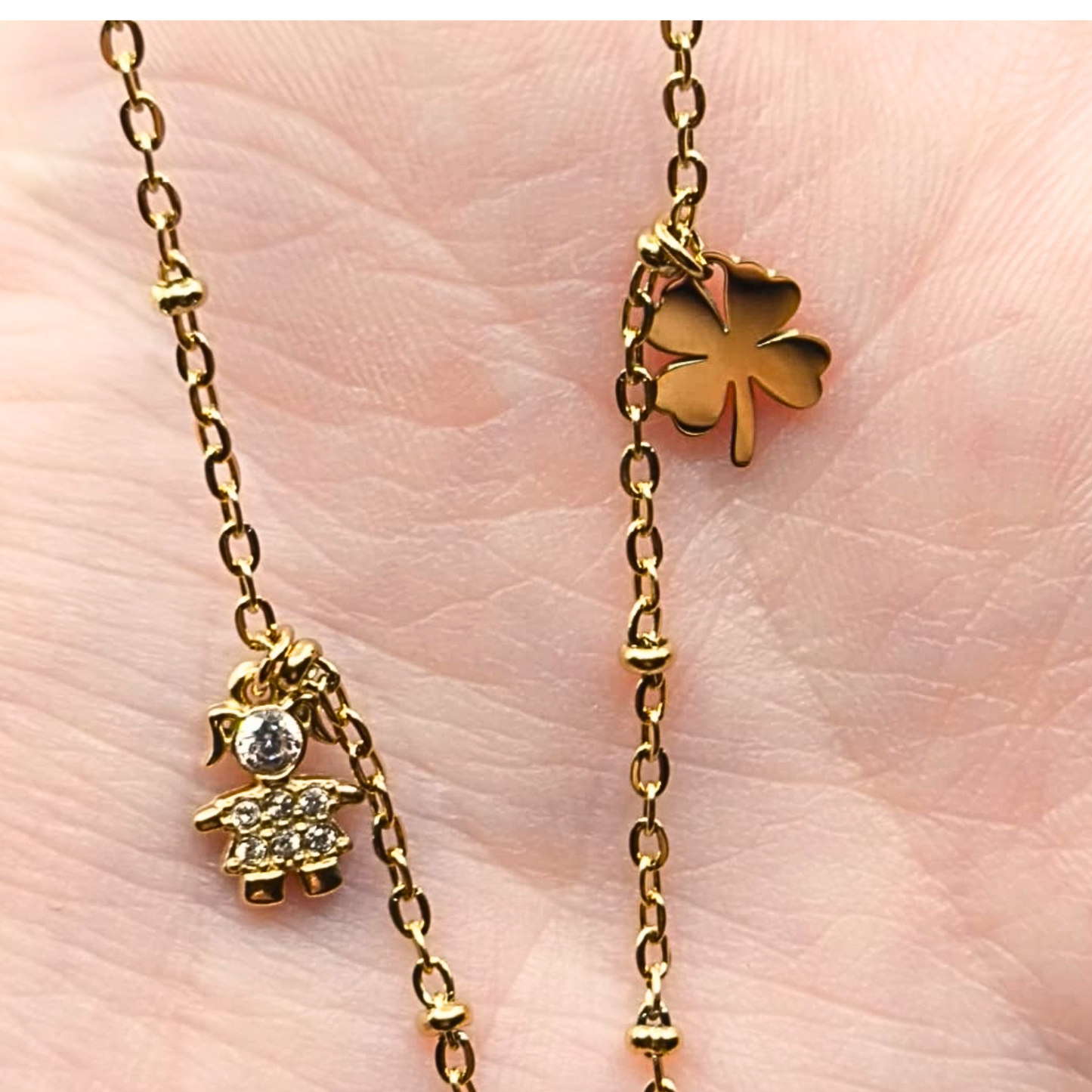 Collana Cuore con Ciondoli Portafortuna – Eleganza e Significato