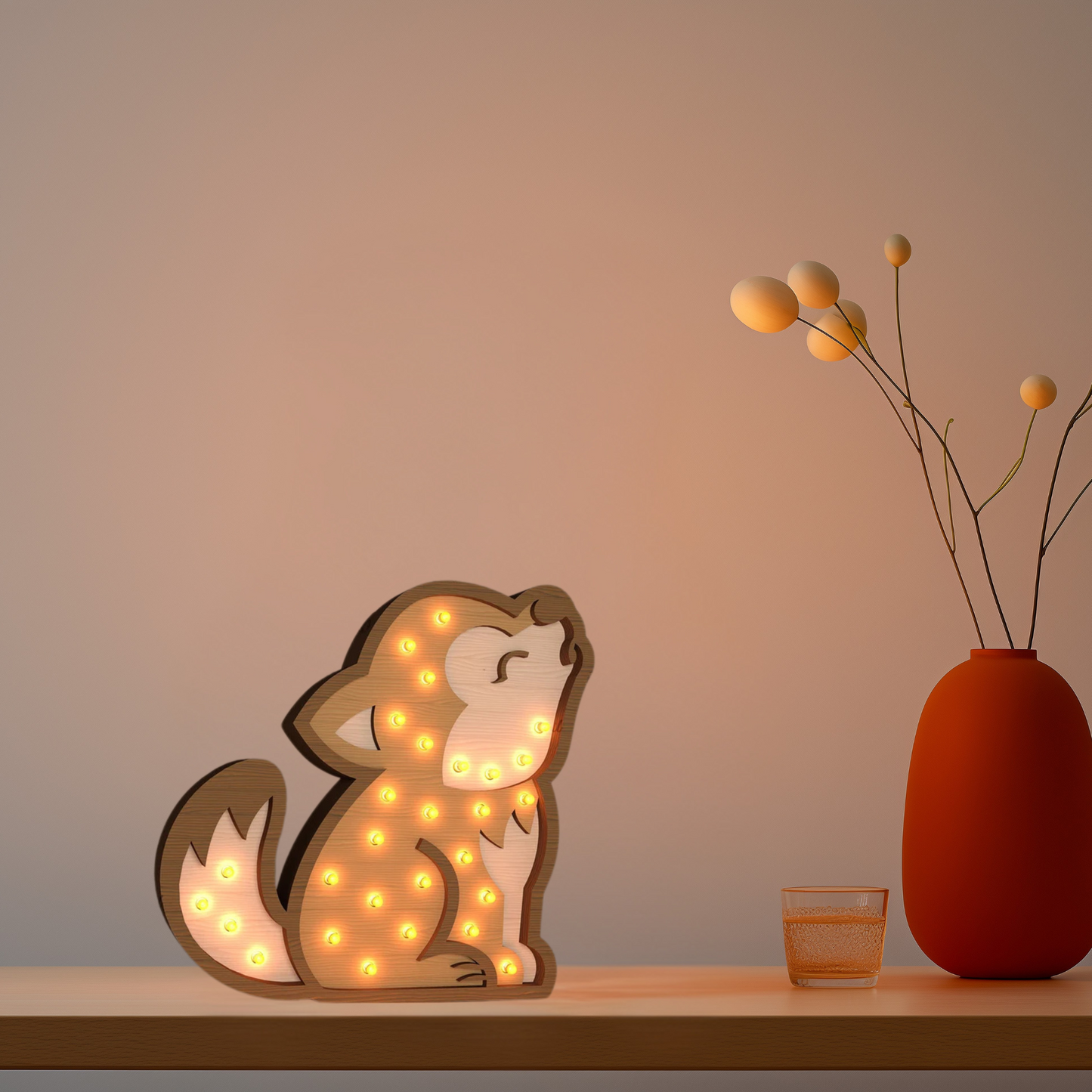 Lampada Notturna in Legno Lupacchiotto – Un Tocco di Magia per la Cameretta