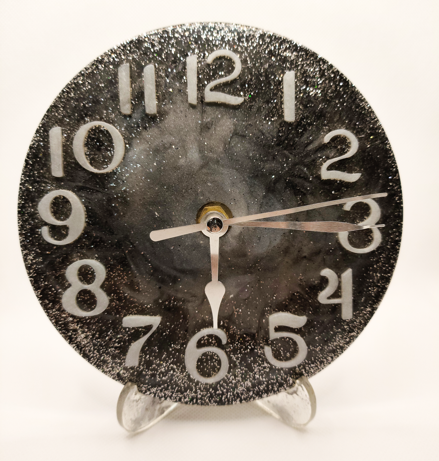 Orologio in Resina Fatto a Mano: Eleganza Unica per la Tua Casa Nero