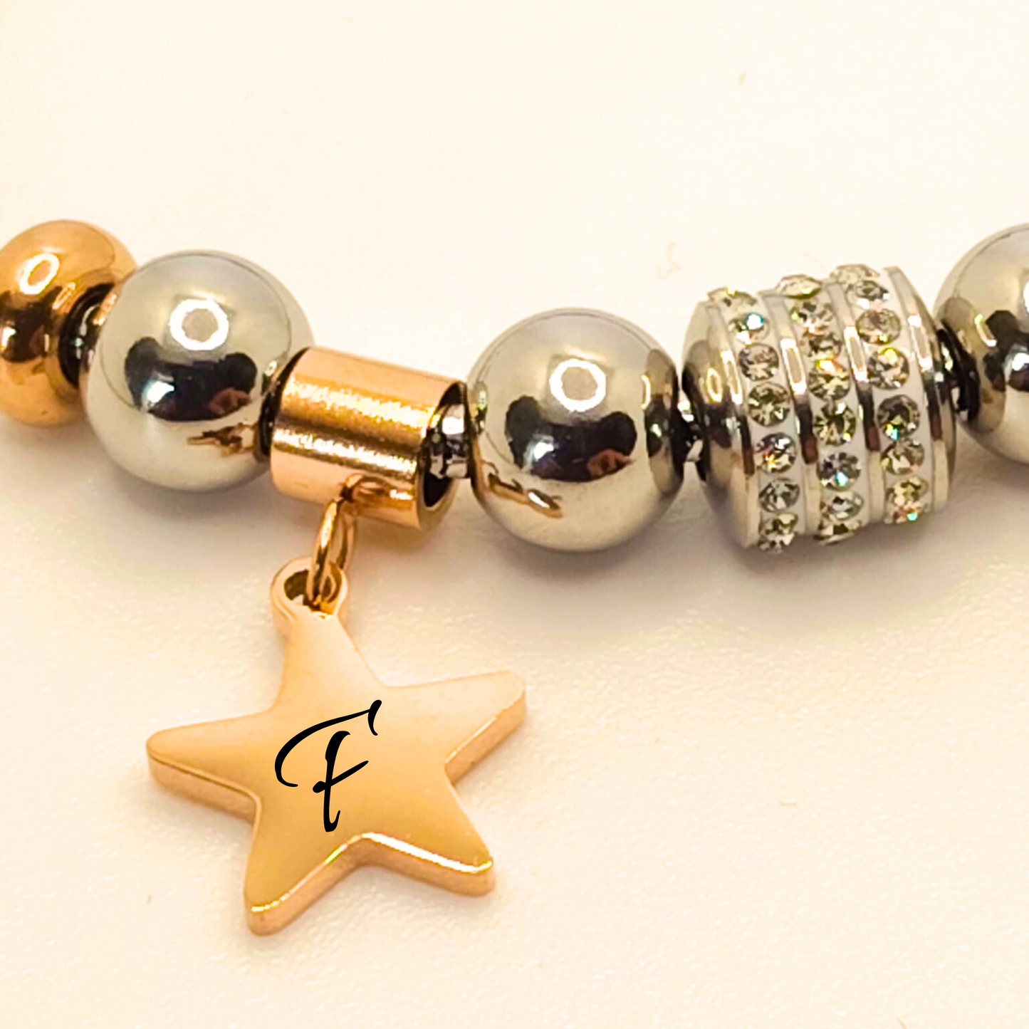 Stella del Cuore" – Bracciale con Charm Personalizzabile e Dettagli Brillanti