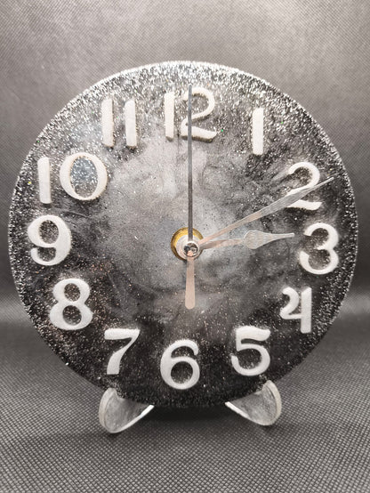 Orologio in Resina Fatto a Mano: Eleganza Unica per la Tua Casa Nero