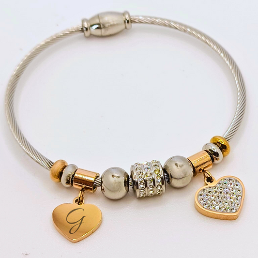"Charme d’Amore" – Bracciale Personalizzabile con Iniziale e Cuore Brillante