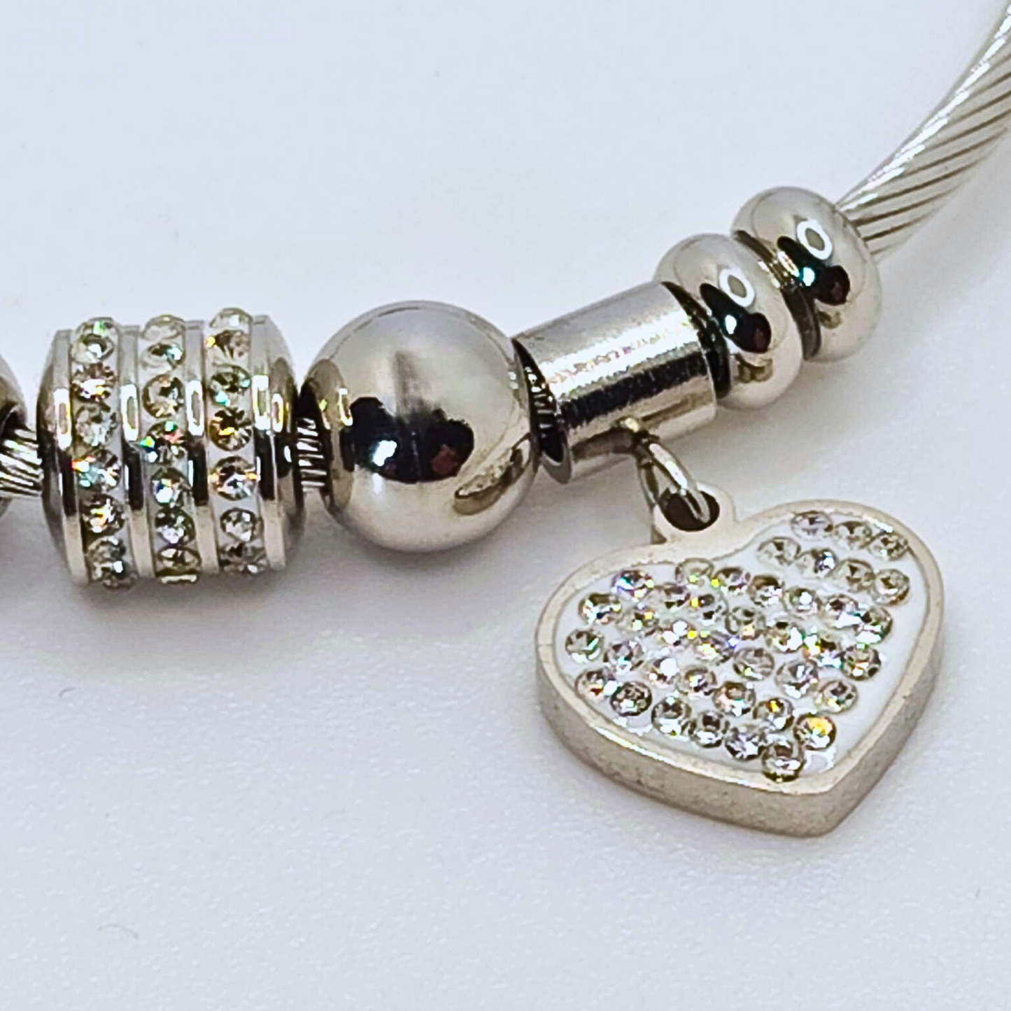 "Charme d’Amore" – Bracciale Personalizzabile con Iniziale e Cuore Brillante