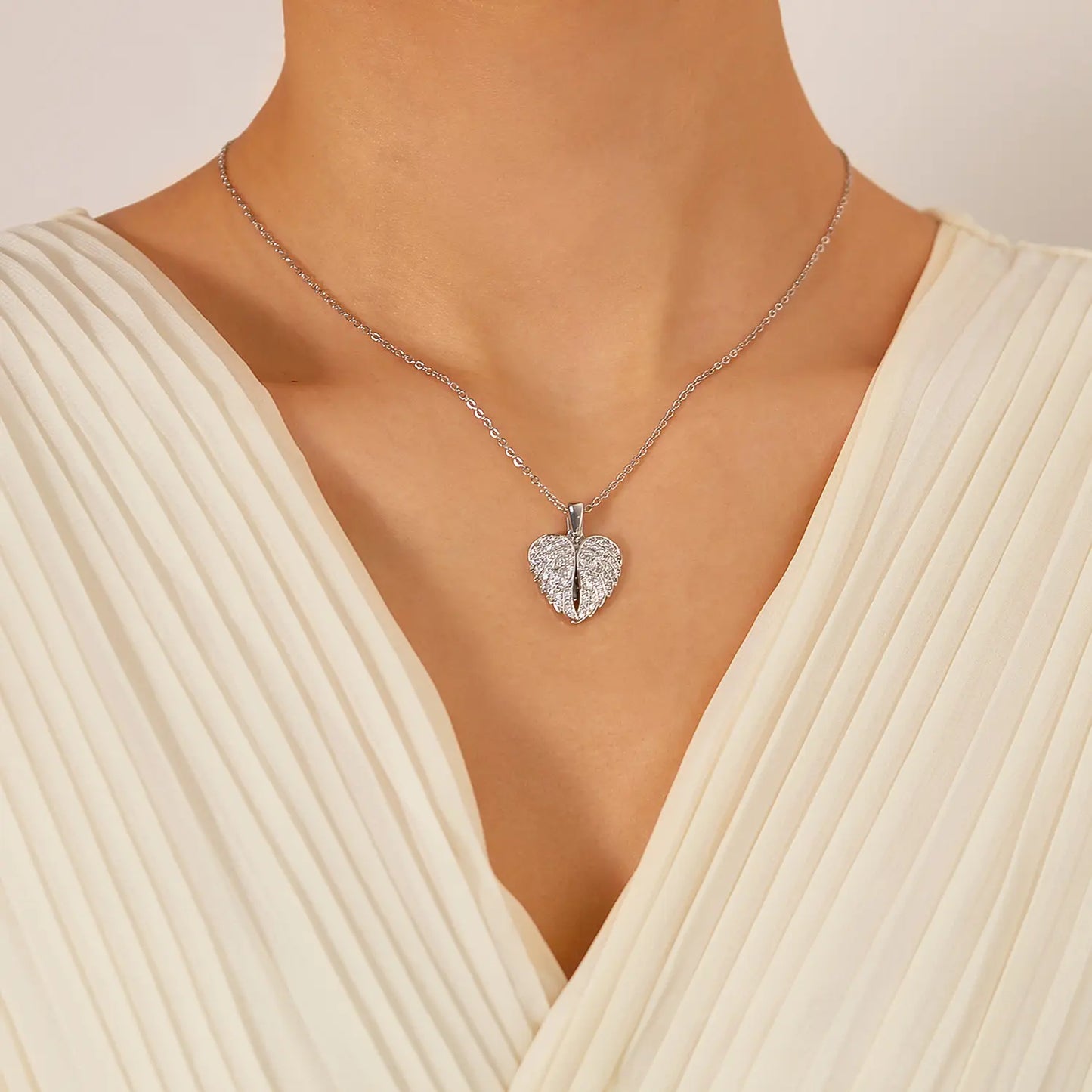 Collana Angelo Mio Personalizzabile – Ciondolo Cuore con Ali di Angelo Incisione di Foto Nome o Frase Oro Argento