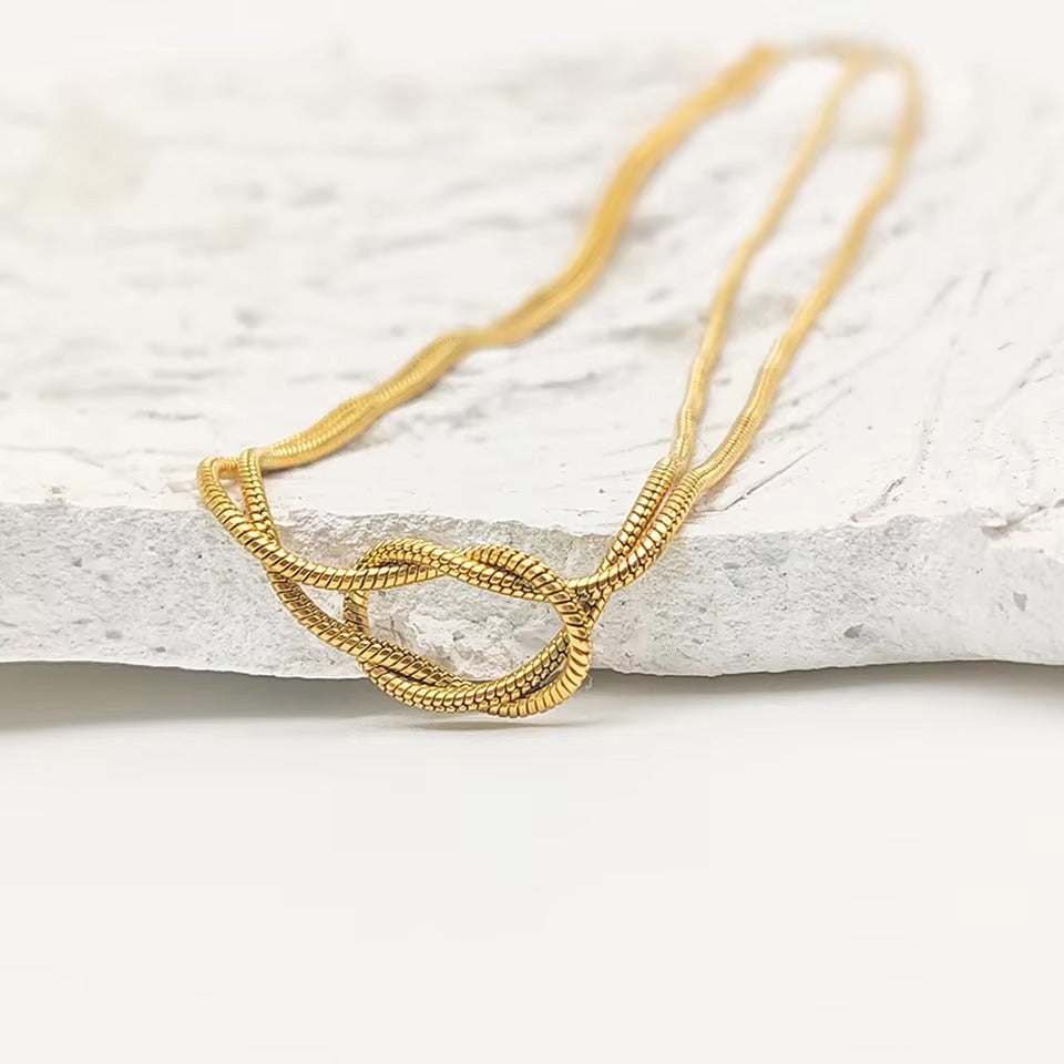 Anima – Collana con Nodo Elegante Gold e Silver | Raffinatezza e Significato