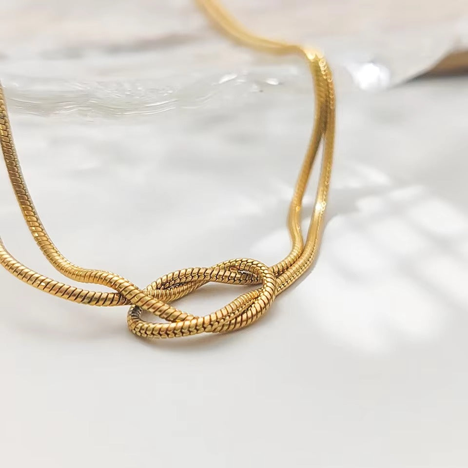 Anima – Collana con Nodo Elegante Gold e Silver | Raffinatezza e Significato