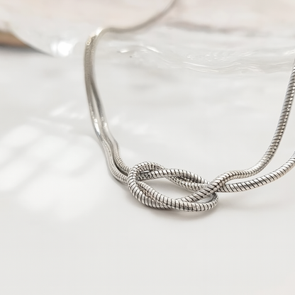 Anima – Collana con Nodo Elegante Gold e Silver | Raffinatezza e Significato