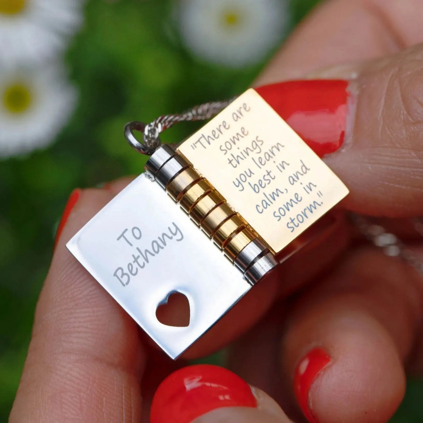 Collana con Ciondolo a Forma di Libro – Pagine Personalizzabili in Oro e Argento