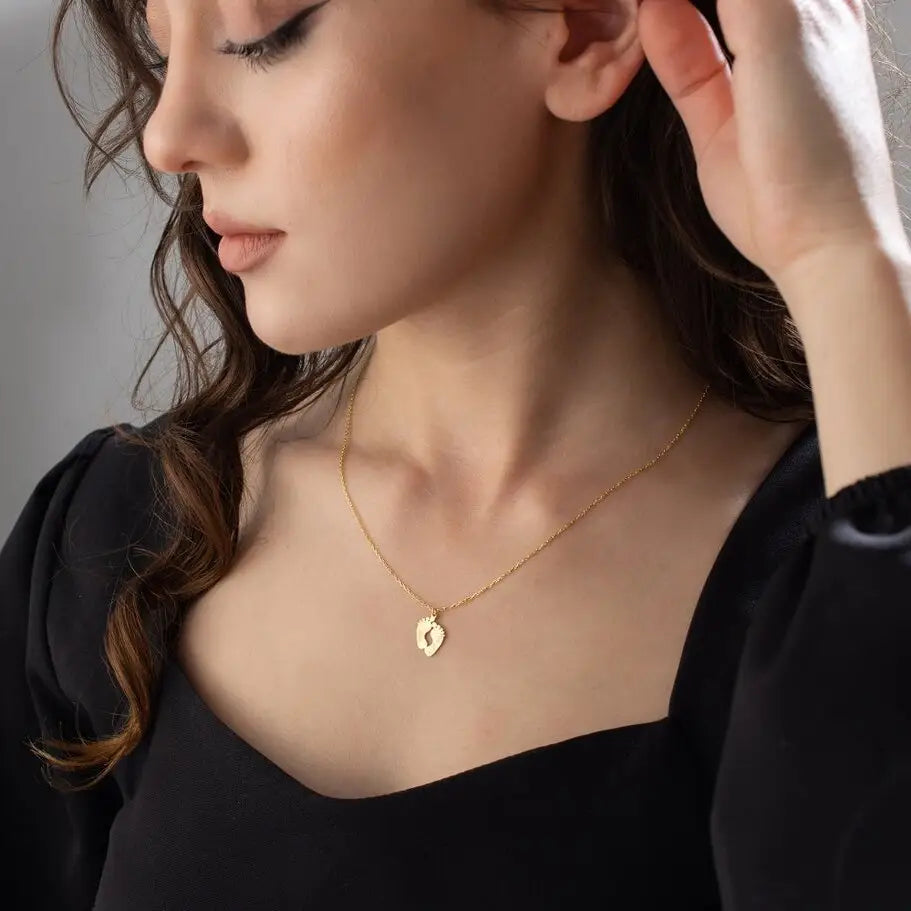 Collana Personalizzabile con Ciondolo Piedini color Oro Argento  – Incisione Nome e Data