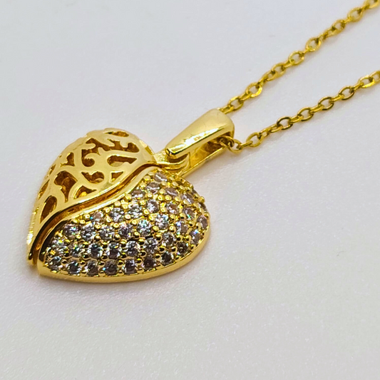 "Rifugio d’Amore" – Collana in Oro o Argento con Cuore Apribile Personalizzabile