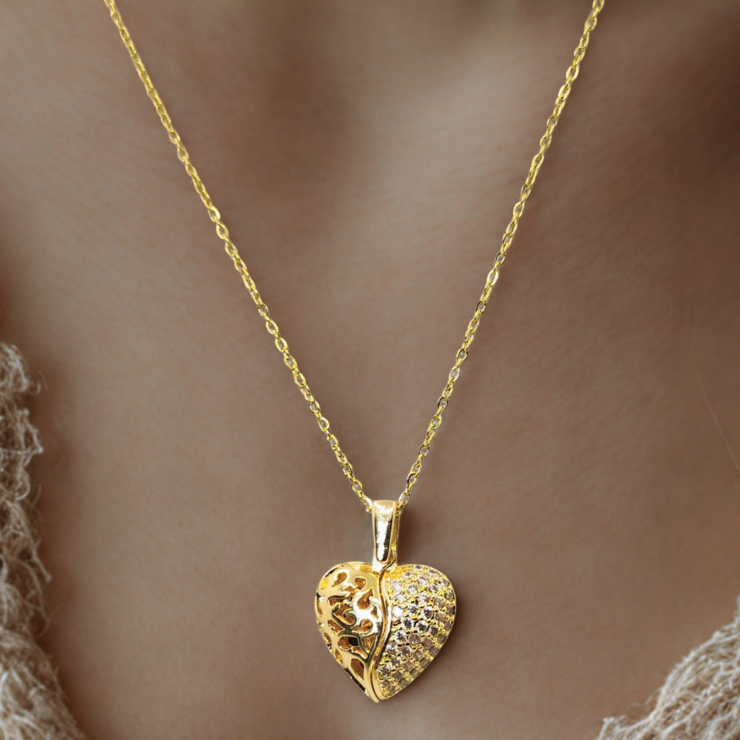 "Rifugio d’Amore" – Collana in Oro o Argento con Cuore Apribile Personalizzabile