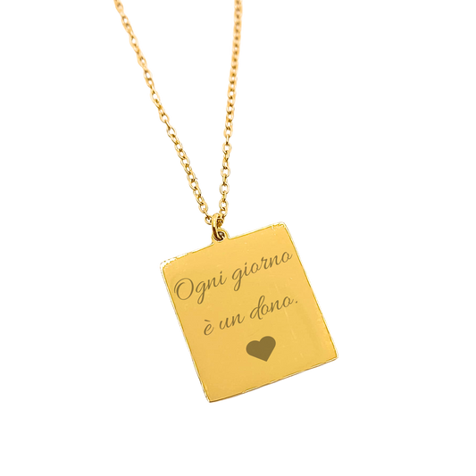 Collana con Targhetta Personalizzata – Eleganza e Significato