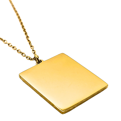 Collana con Targhetta Personalizzata – Eleganza e Significato