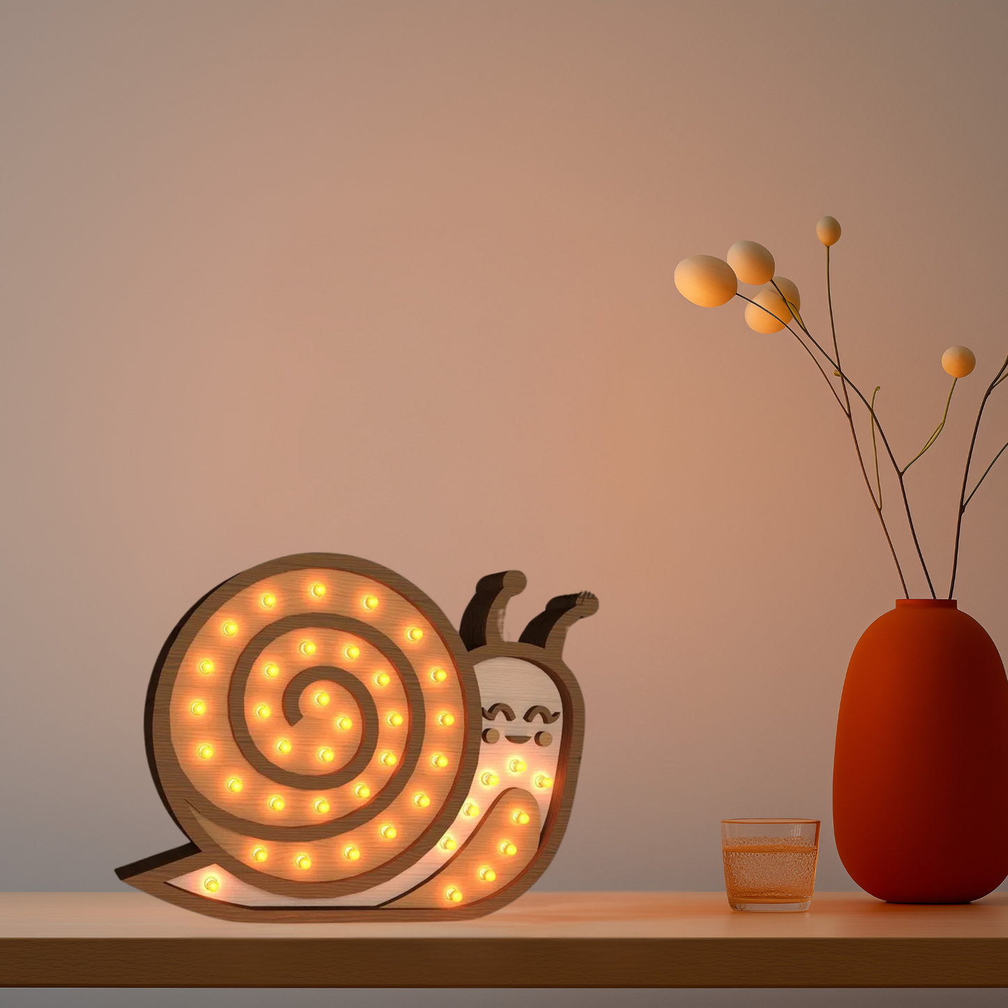 Lampada Notturna in Legno Lumaca– Un Tocco di Magia per la Cameretta
