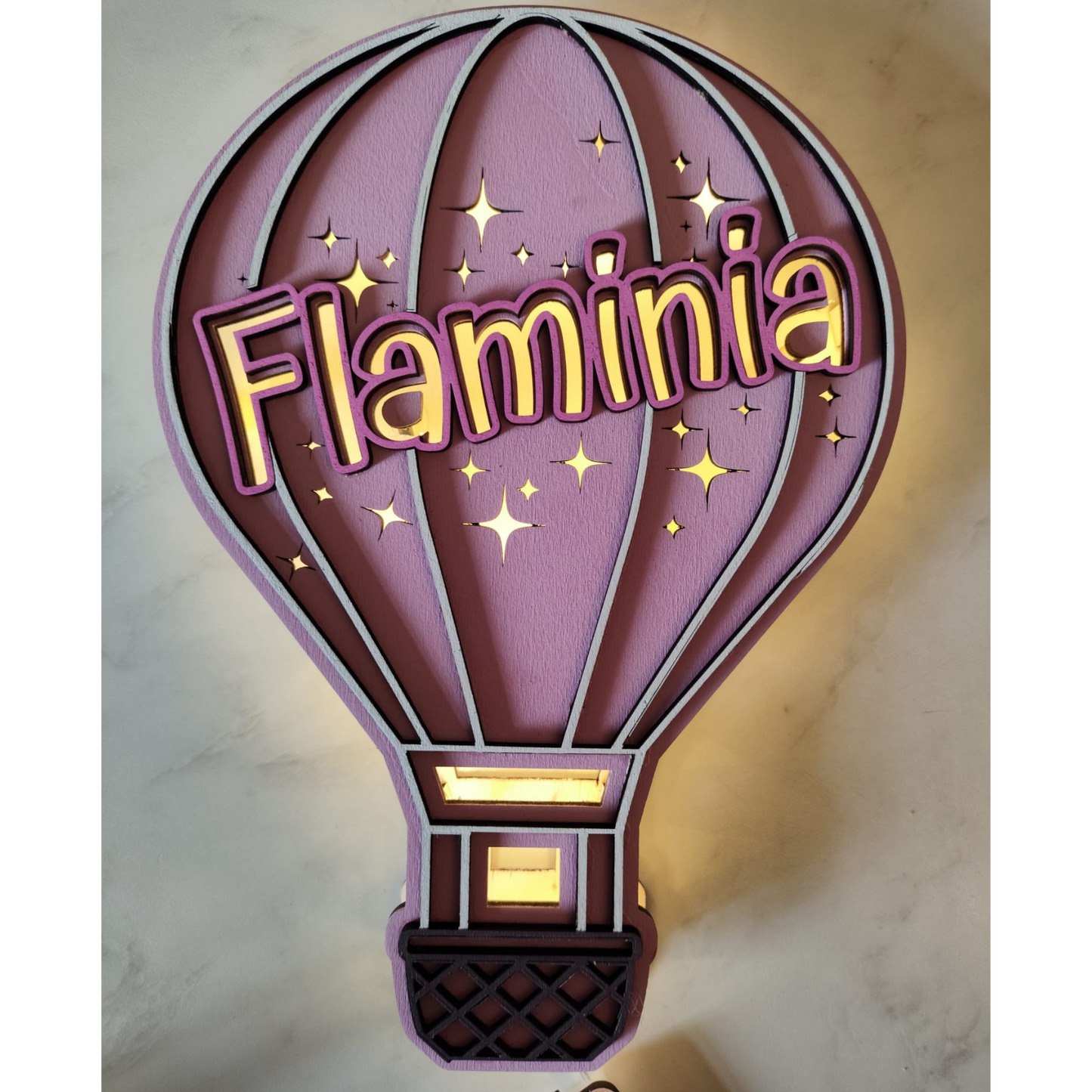 Lampada a Forma di Mongolfiera in Legno – Taglio Laser con Nome Personalizzato